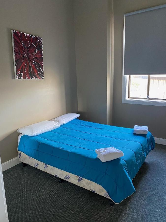 Australian Hotel Young Extérieur photo