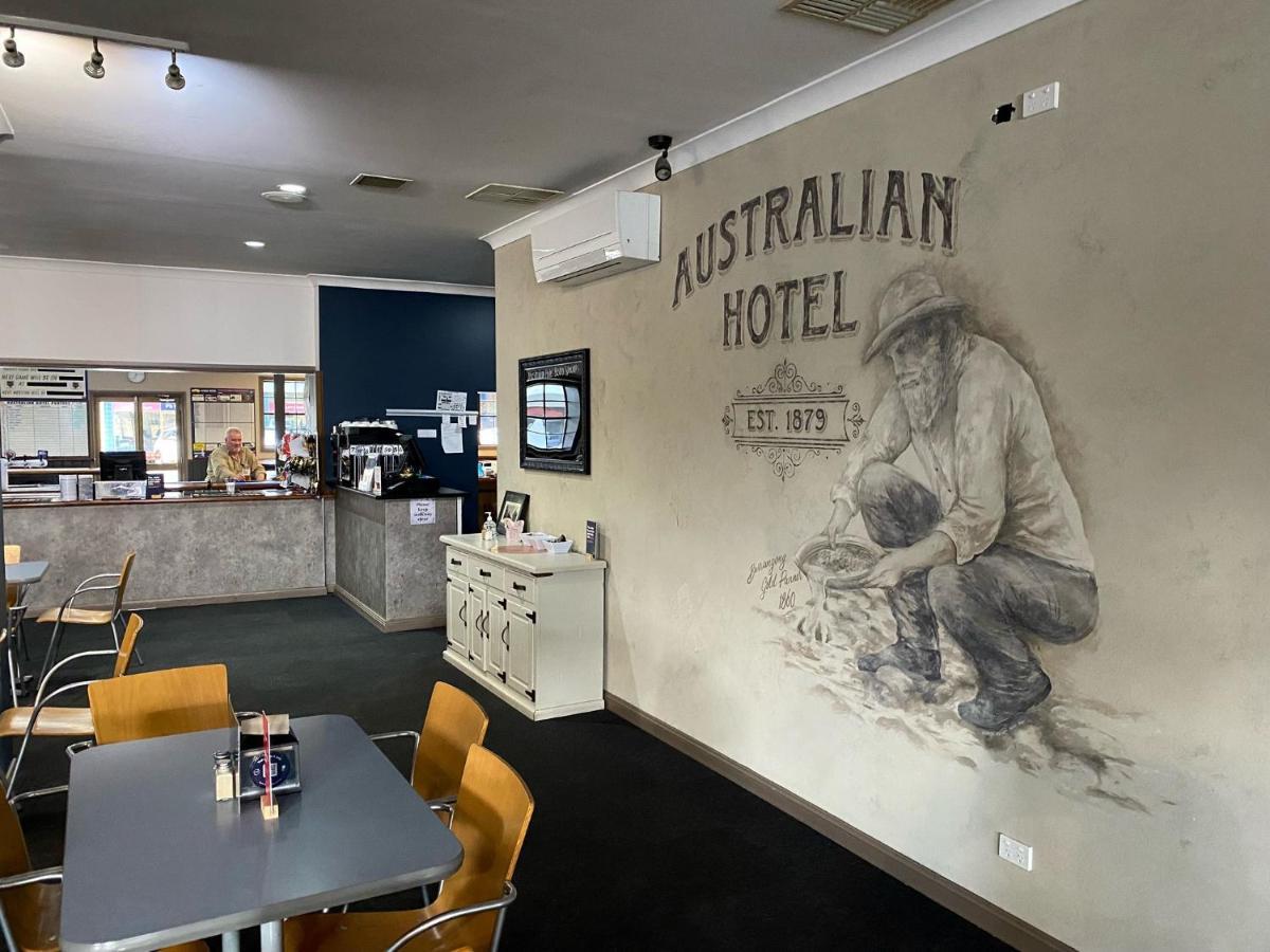 Australian Hotel Young Extérieur photo